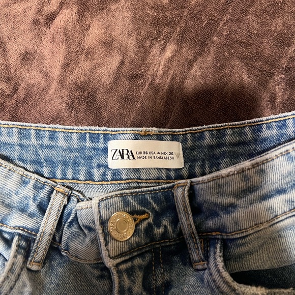 Zara Light Wash Jean Shorts - Picture 4 of 4
